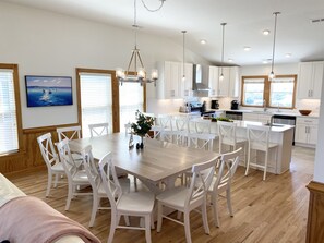 Dining - 💥Steps to the Beach🌊HEATED Pool Included! Elevator⚓Golf Cart💥Ocean Views! (Nagshead)