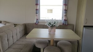 Mobile Home, Private Bathroom | Restaurant - Terry Lee Lodge (King's Lynn)
