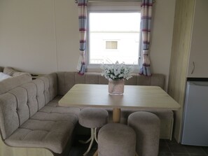 Mobile Home, Private Bathroom | Restaurant - Terry Lee Lodge (King's Lynn)