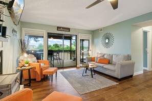 Smart TV - Summer Serenity Waterfront Condo!- Indoor Pool! (ake ozark mo)