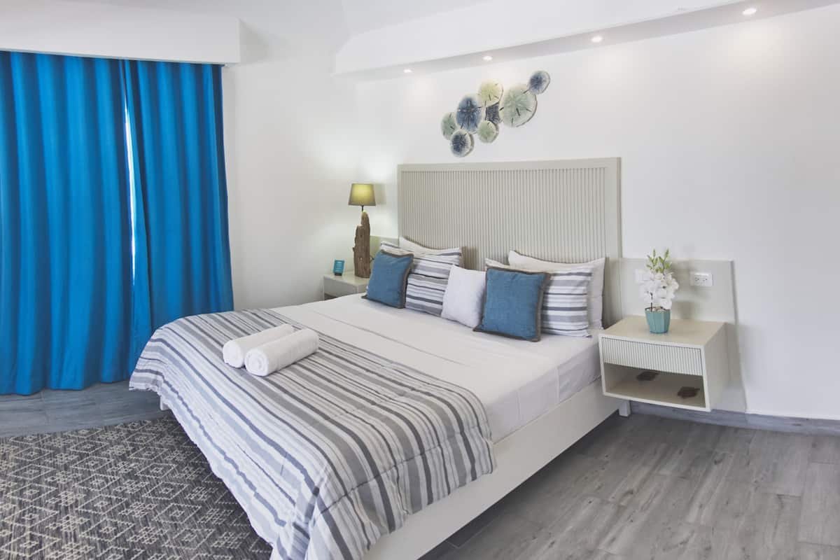 Chambre Deluxe, vue plage | Couette en duvet d'oie, surmatelas