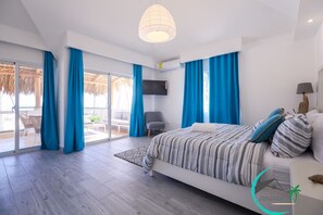 Habitación Deluxe, vistas a la playa | Edredones de plumas y colchones con acolchado adicional