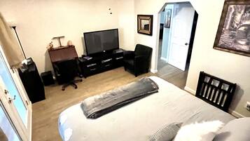 3 slaapkamers, een bureau, een strijkplank/strijkijzer, gratis wifi