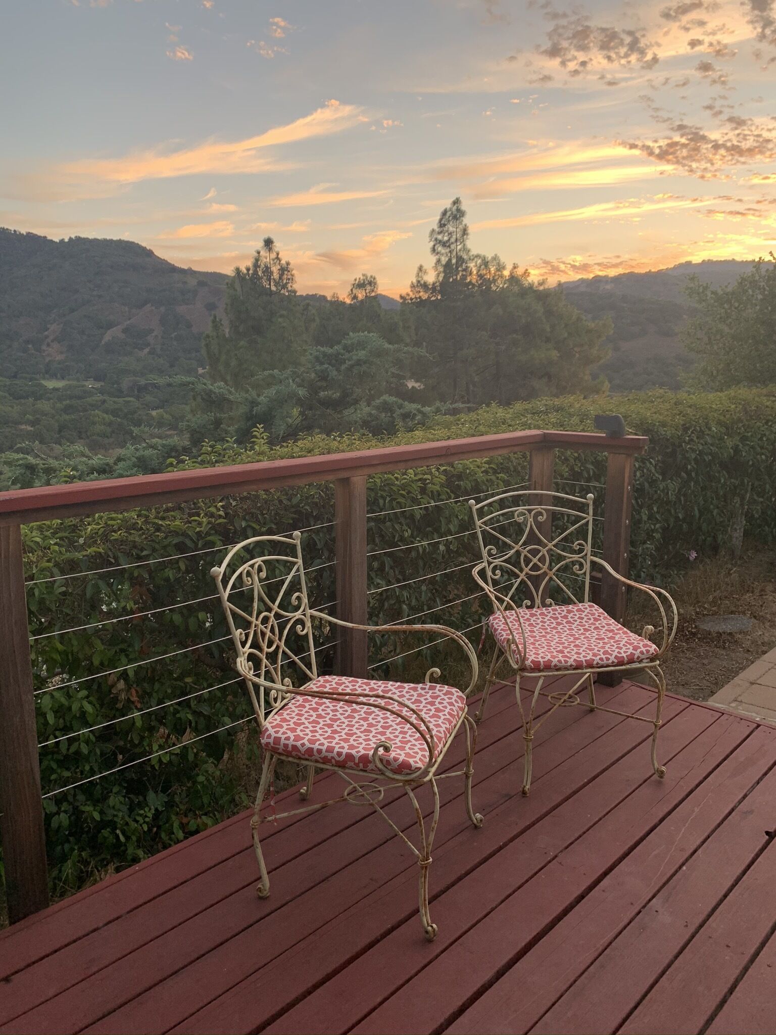 Stunning Mountain Views - Bright & Cheerful - Wine Tasting Village Charm