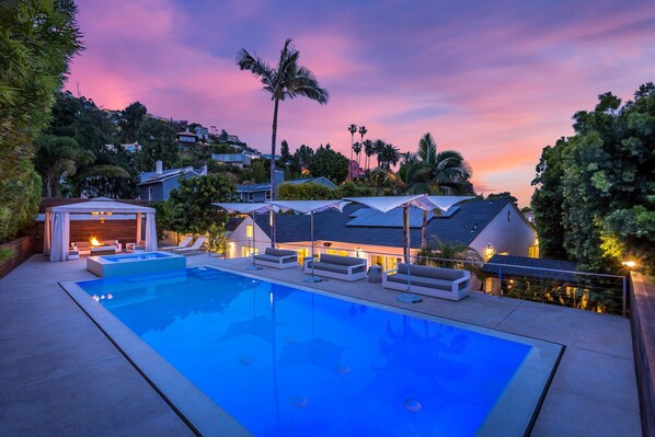 室外游泳池，恒温泳池