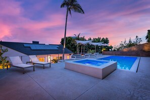 室外游泳池，恒温泳池