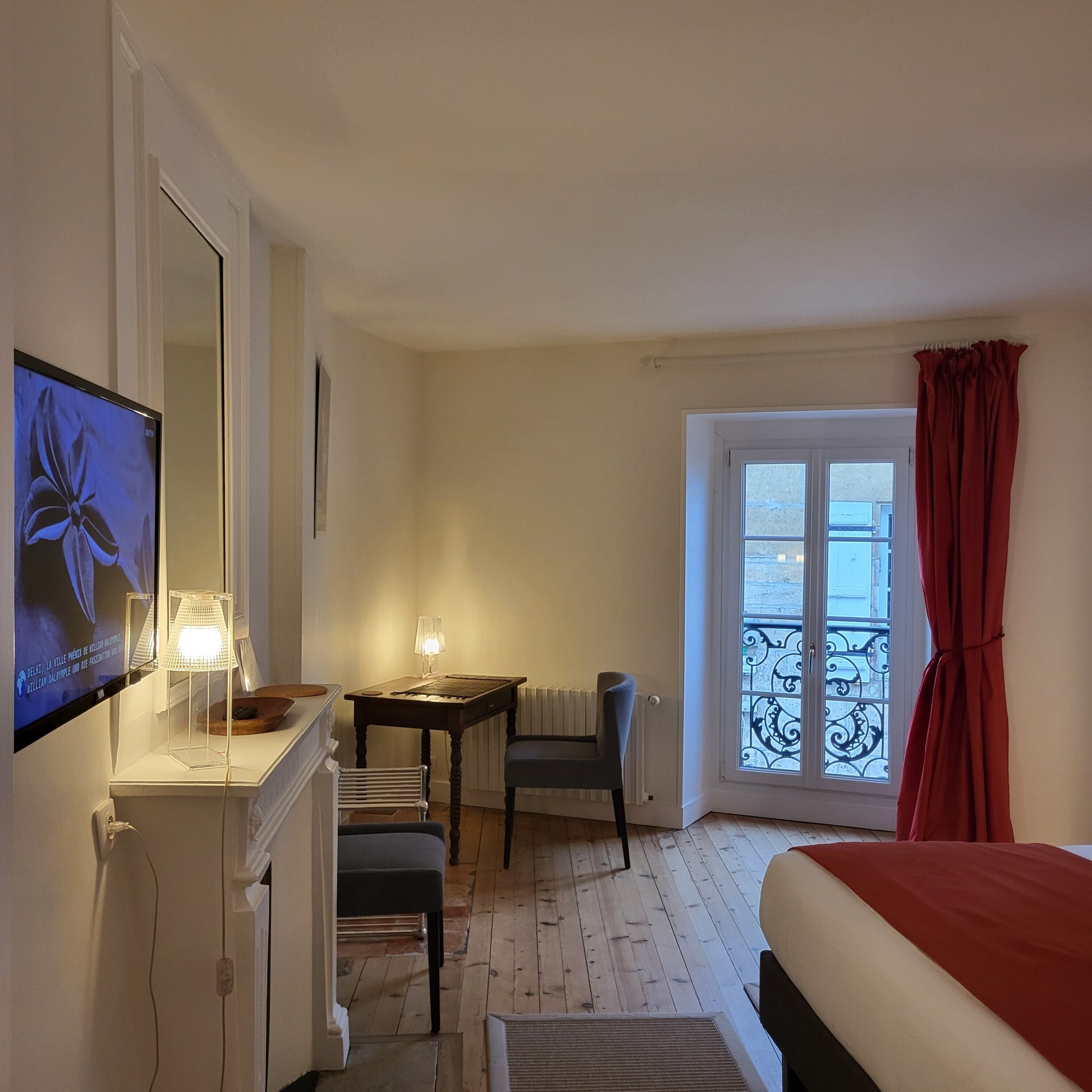 Logis Des Tourelles, The Salignac Room (3 People) - Cognac