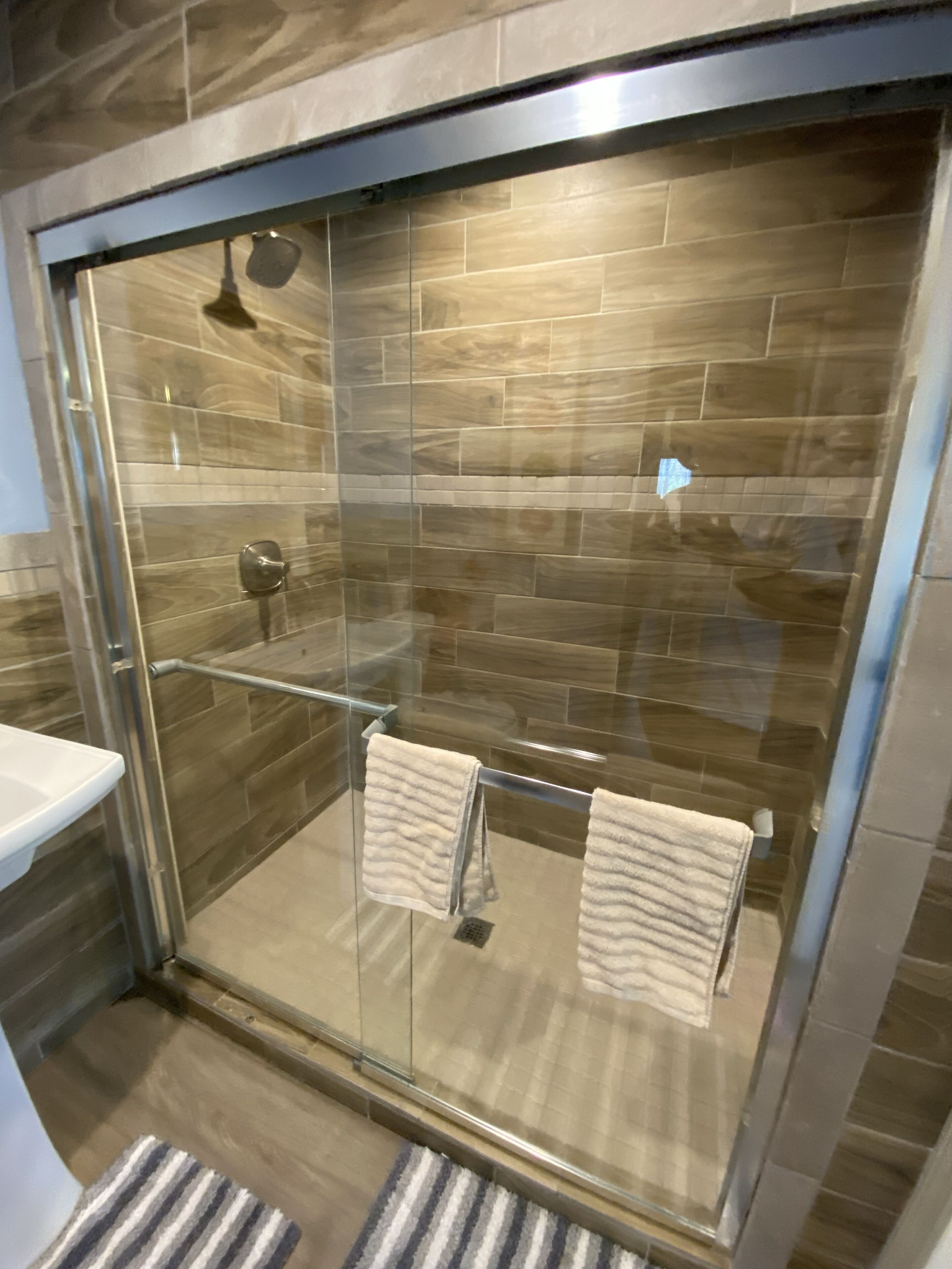 Shower, jetted tub, hair dryer, towels