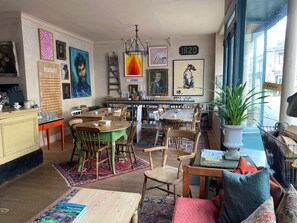 Café - Six on Castle (Tiverton)