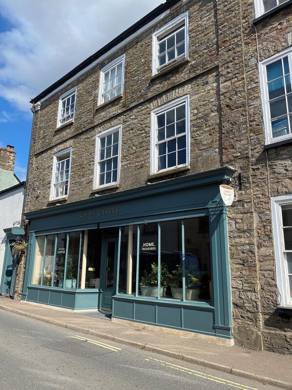 Exterior - Six on Castle (Tiverton)