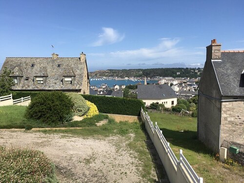 657 - Quiet house close to amenities