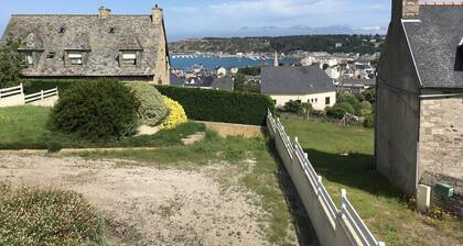 657 - Quiet house close to amenities