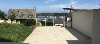 657 -Maison paisible avec terrasse et superbe vue mer – Proche des commodités
