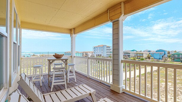 Property grounds - Gulf Views at this 3 Story Townhome, Shared Pool and Close to the Beach (Port Aransas)