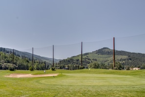 Golf - Stunning Modern Condo on Golf Course with Mountain Views - Close to Vail (Avon)