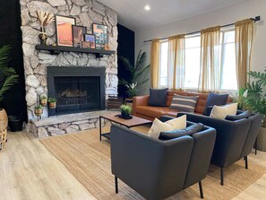 Interior - Kanab Home in Southern Utah. Near Zion and Bryce. Plenty of hiking! Incredible s (Kanab)