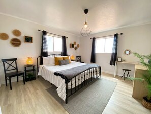 4 bedrooms, iron/ironing board, travel cot, WiFi - Kanab Home in Southern Utah. Near Zion and Bryce. Plenty of hiking! Incredible s (Kanab)