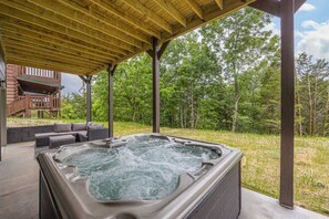 Terrace/patio - Pigeon Forge | Indoor Pool, Hot Tub, Pet-Friendly! (Sevierville)
