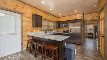 冰箱、微波炉、烤箱、炉灶