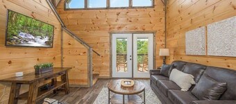 Pet Friendly Fun: Indoor Pool, Hot Tub & Games!