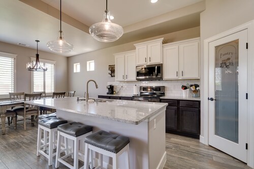 Carlsbad Retreat w/ Fire Pit & Fenced Yard!