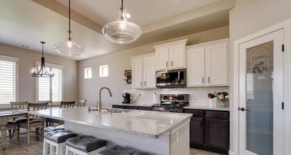 Carlsbad Retreat w/ Fire Pit & Fenced Yard!