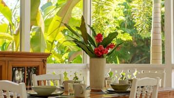 House Alba | 客房内用餐
