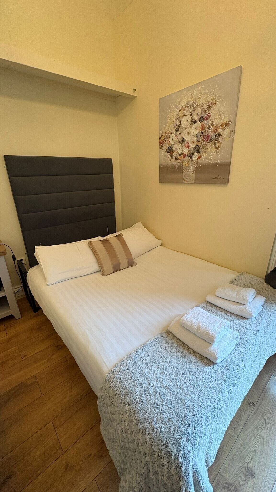 Iron/ironing board, travel cot, bed sheets