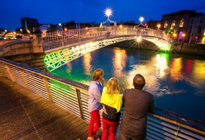 Bügeleisen/Bügelbrett, Reisekinderbett, Bettwäsche