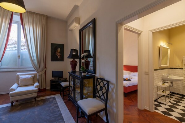 2 chambres, fer et planche à repasser, lit de bébé portatif