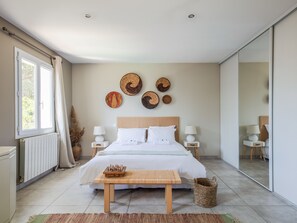 5 soverom, strykejern/-brett, wi-fi og sengetøy