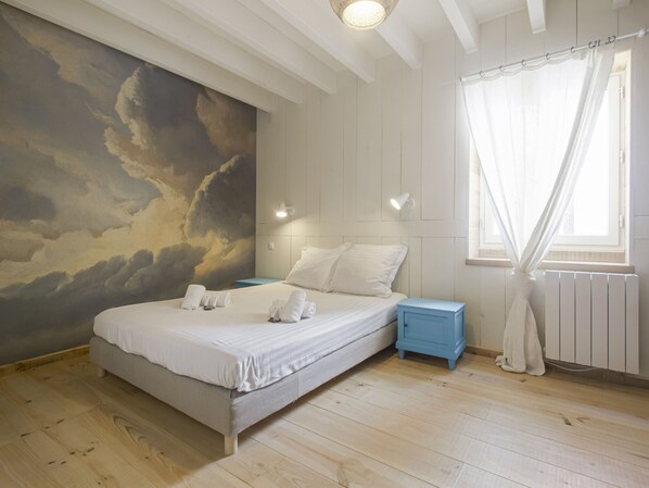 3 bedrooms, iron/ironing board, bed sheets