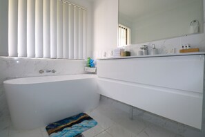 Bathtub