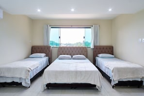 6 Schlafzimmer, Schreibtisch, Bügeleisen/Bügelbrett, kostenloses WLAN