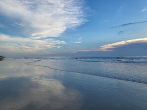 Ubicación a pie de playa, tumbonas y toallas de playa