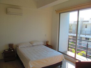 3 bedrooms, WiFi, bed sheets - Zehn House in Girardot (Ricaurte)