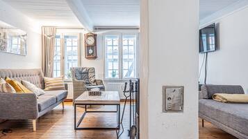 TV, fireplace, DVD player, stereo