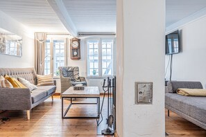 TV, fireplace, DVD player, stereo