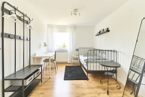 3 bedrooms, desk, iron/ironing board, WiFi