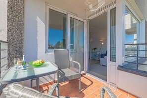 Unclassified image, 3 of 18, button