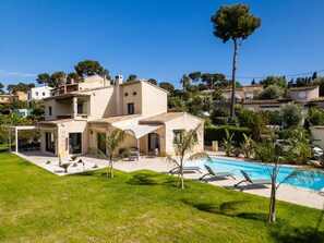 Exterior - Calm family house with swimming pool. (Antibes)