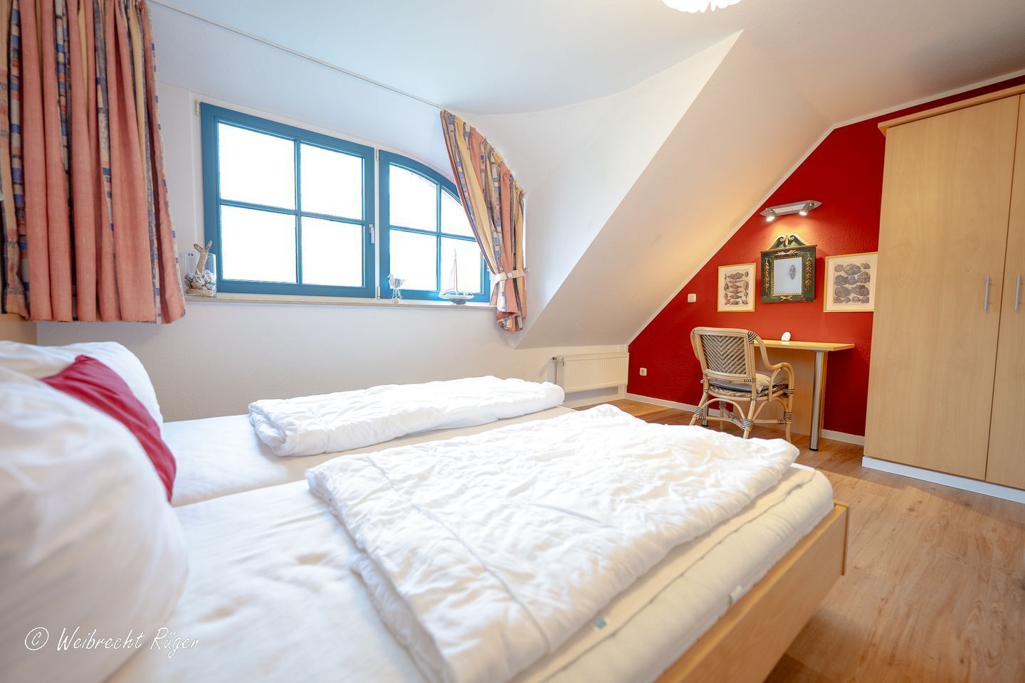 3 bedrooms, in-room safe, iron/ironing board, WiFi