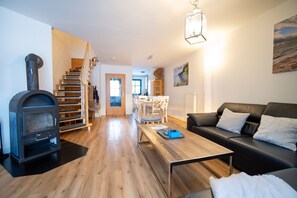 Unclassified image, 4 of 24, button