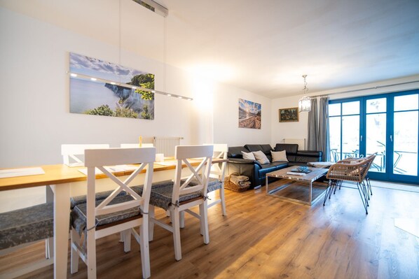 Unclassified image, 1 of 24, button