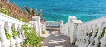 Dúplex con piscina, garaje y jardín, frente a la playa de los Caños de Meca.