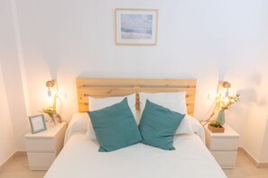 3 slaapkamers, een strijkplank/strijkijzer, wifi, beddengoed