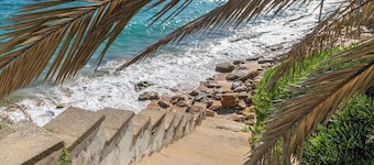 Magnífica duplex renovado con piscina garaje y jardín, frente a la playa de...