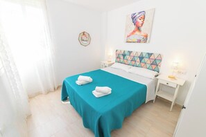 3 slaapkamers, een strijkplank/strijkijzer, wifi, beddengoed