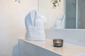 Unclassified image, 4 of 28, button