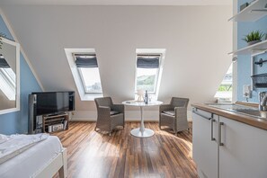 1 habitación, tabla de planchar con plancha, wifi y ropa de cama 